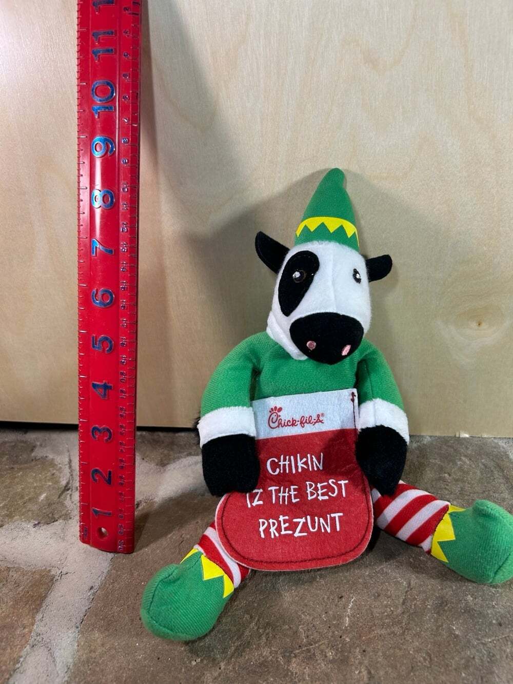 Chick-Fil-A Plush Cow Christmas Holiday Elf "CHIKIN IZ THE BEST PREZUNT"